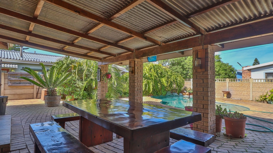 4 Bedroom Property for Sale in Stilbaai Wes Western Cape